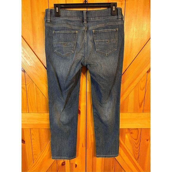 Soho New York & Company Women's Size 4 Curvy Boyfriend Jeans Distressed (4741) - Picture 4 of 9